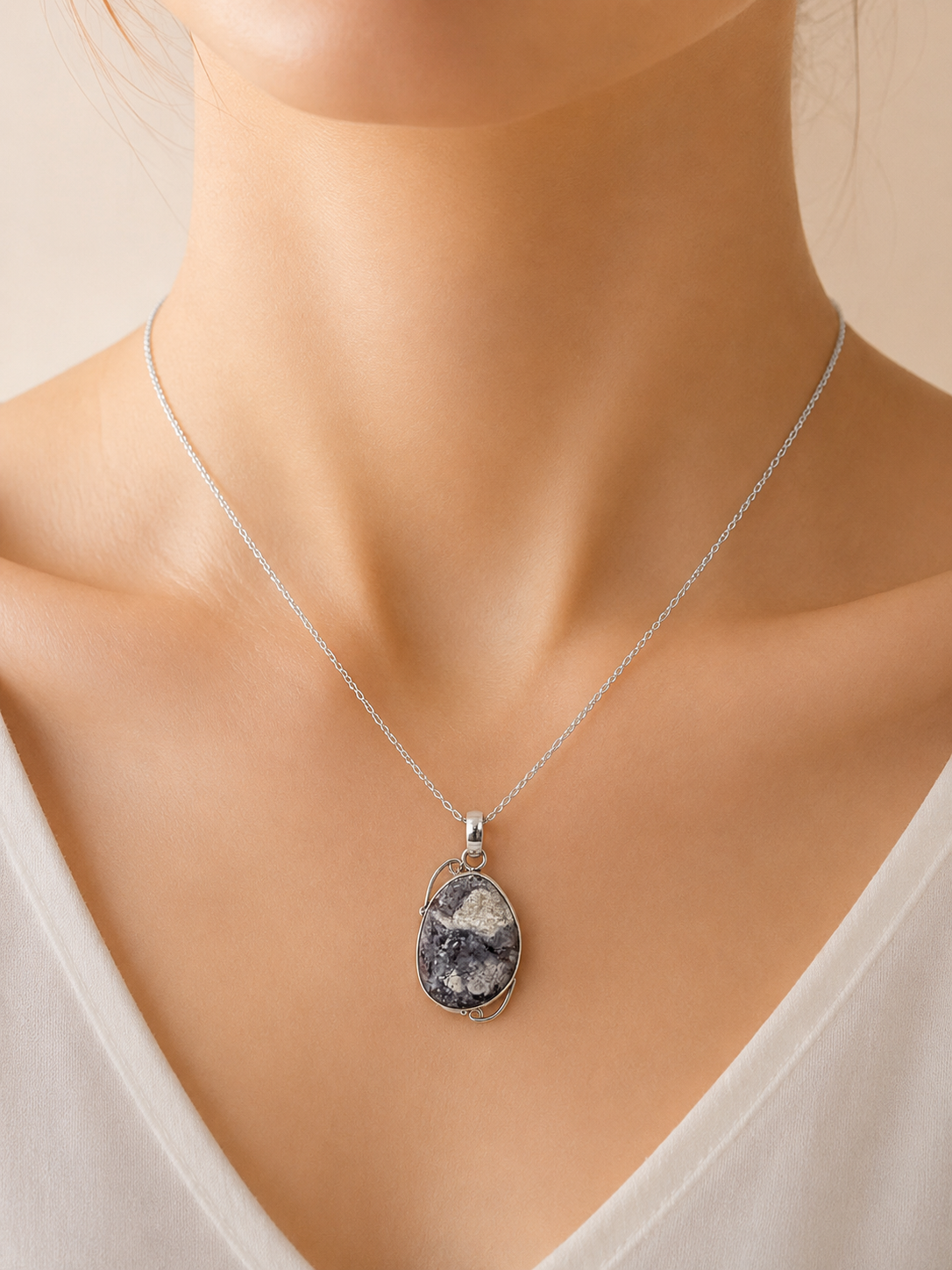 Maligano Jasper White Metal Pendant